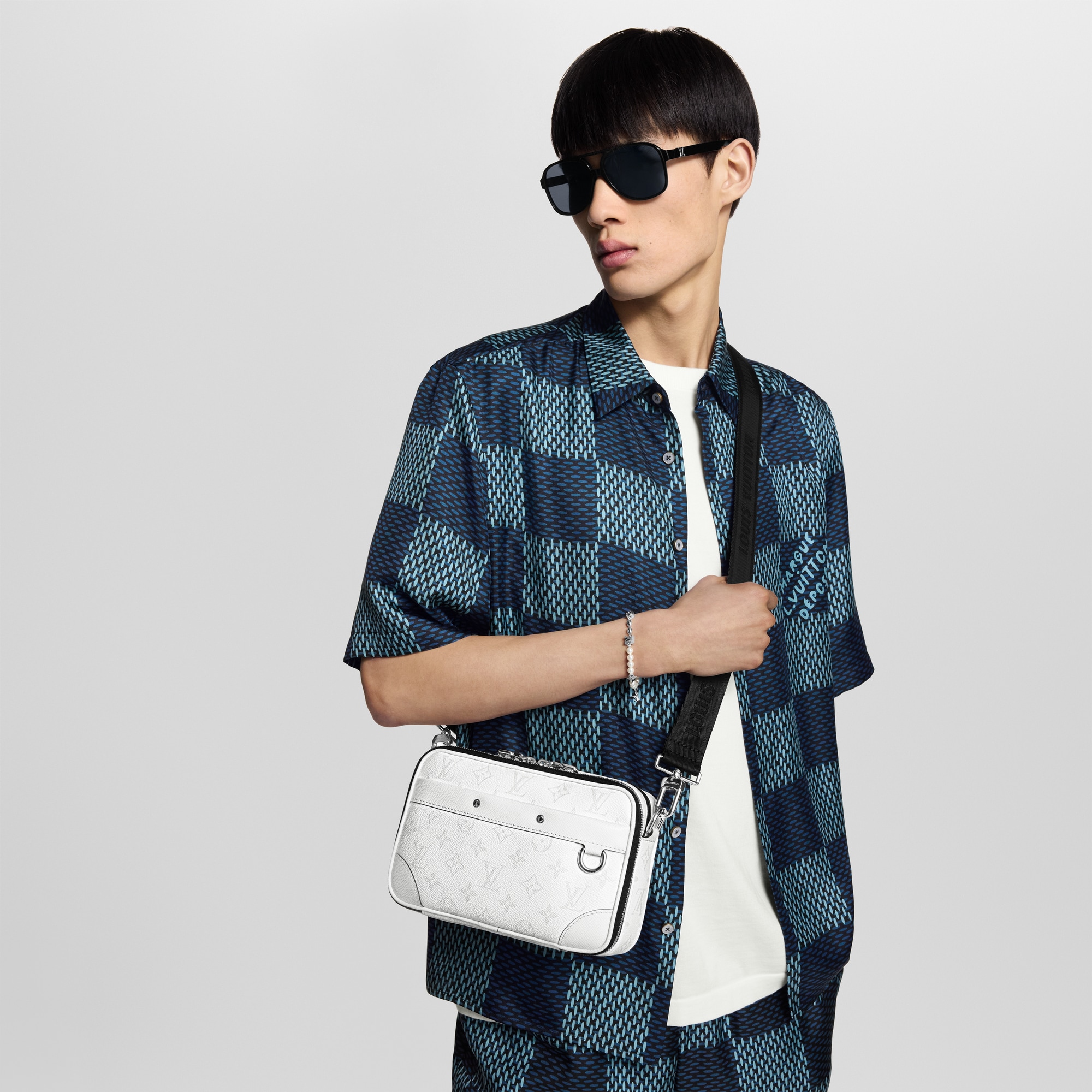Bolsa Messenger Alpha Taigarama - Bolsas | LOUIS VUITTON ®